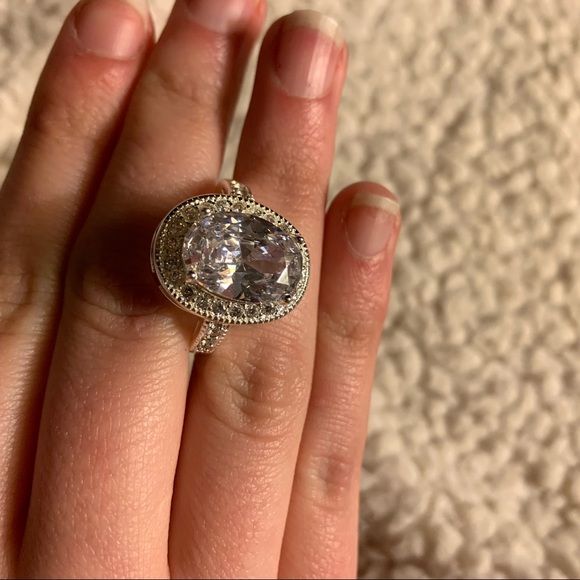 Oval Diamond Ring 💍💎 - Picture 3 of 8